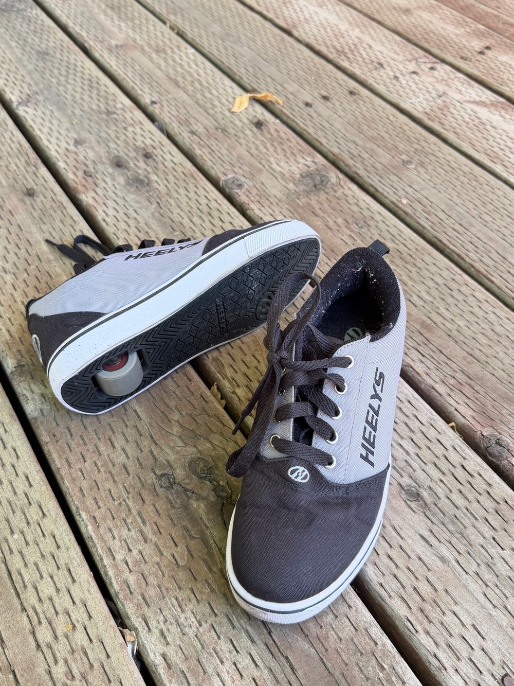 Heelys Black and Gray Low-Top Skate Sneakers with Removable Wheel - Picture 2 of 6